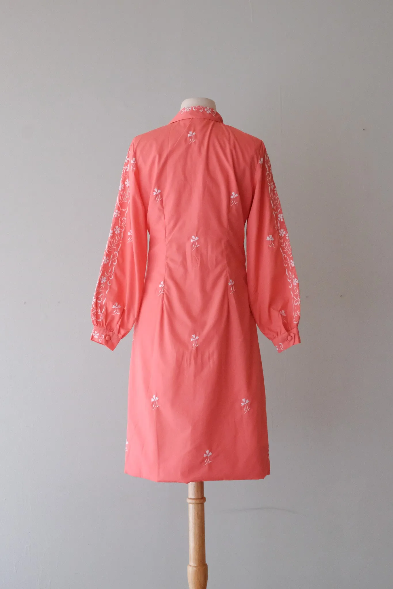 Adorable 1960's Floral Embroidered Salmon Shift Dress / Sz M