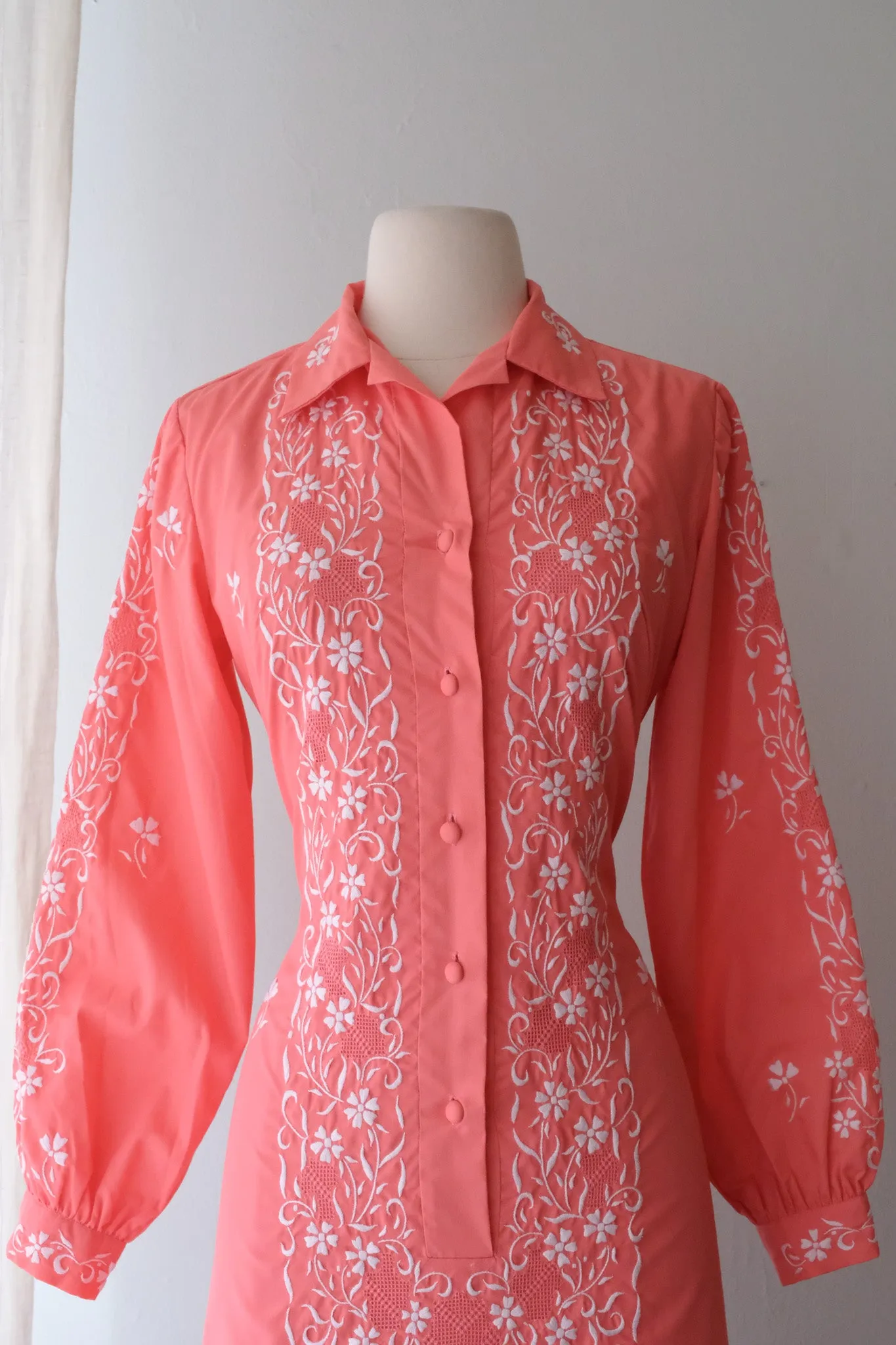 Adorable 1960's Floral Embroidered Salmon Shift Dress / Sz M