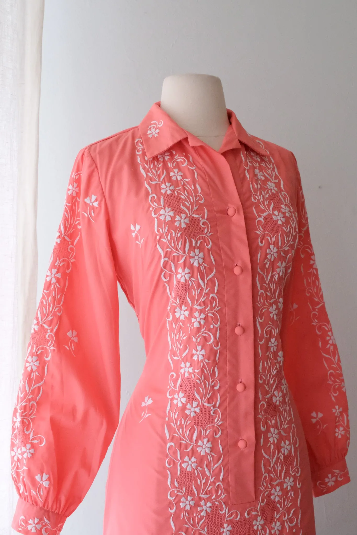 Adorable 1960's Floral Embroidered Salmon Shift Dress / Sz M