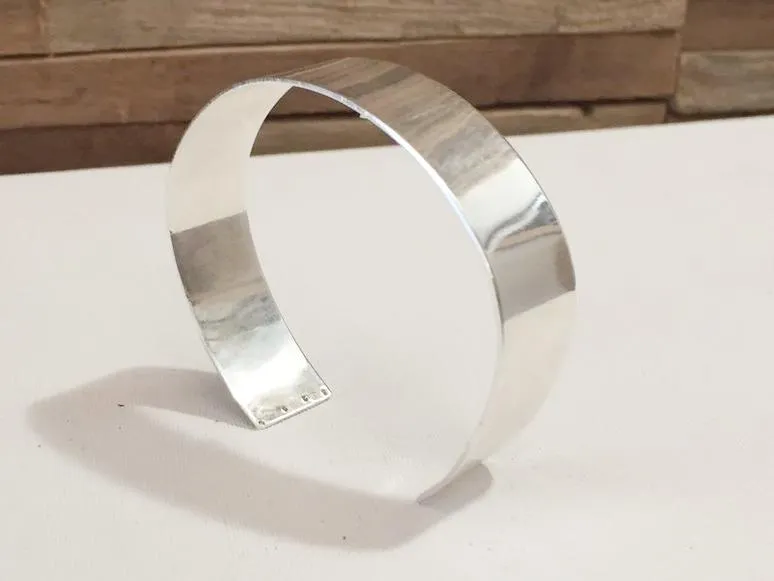 Arm Bend Modern Bangle