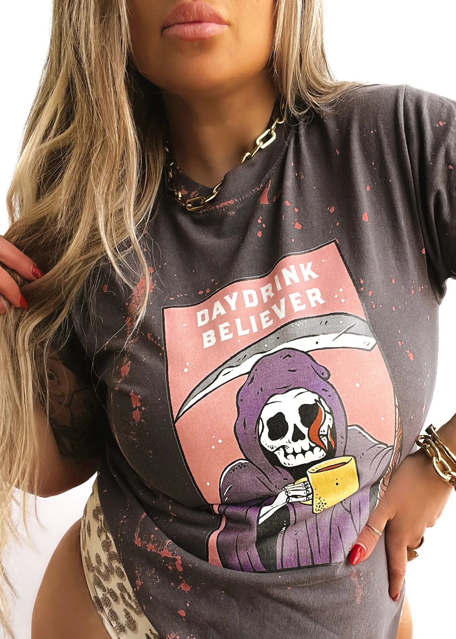 DAYDRINK BELIEVER BLEACHED OUT SIDE SLIT TEE