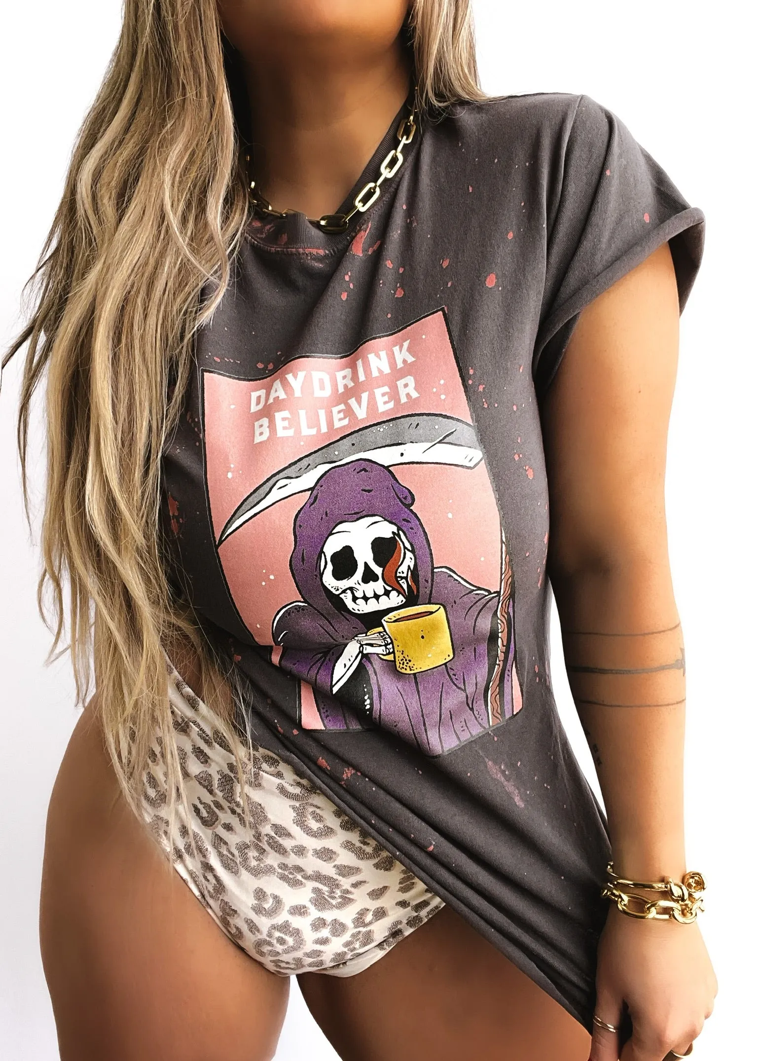 DAYDRINK BELIEVER BLEACHED OUT SIDE SLIT TEE